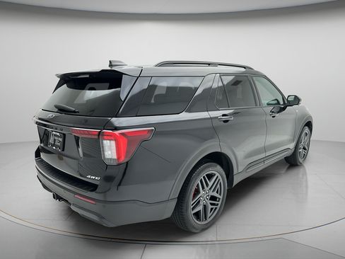 Used 2025 Ford Explorer ST-Line w/ ST-Line Street Pack AWD/4WD image 7