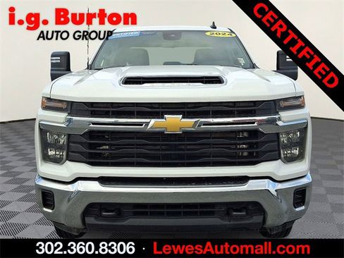 Used 2024 Chevrolet Silverado 2500 LT image 2