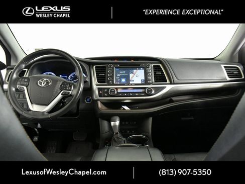 Used 2017 Toyota Highlander Limited image 28