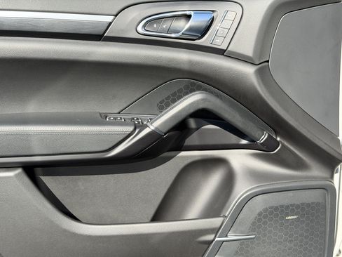Certified 2018 Porsche Cayenne Platinum Edition image 23