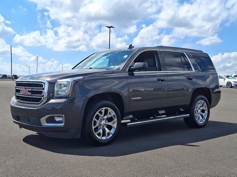 Used 2017 GMC Yukon SLE image 3