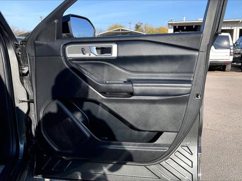 Used 2020 Ford Explorer Limited image 21