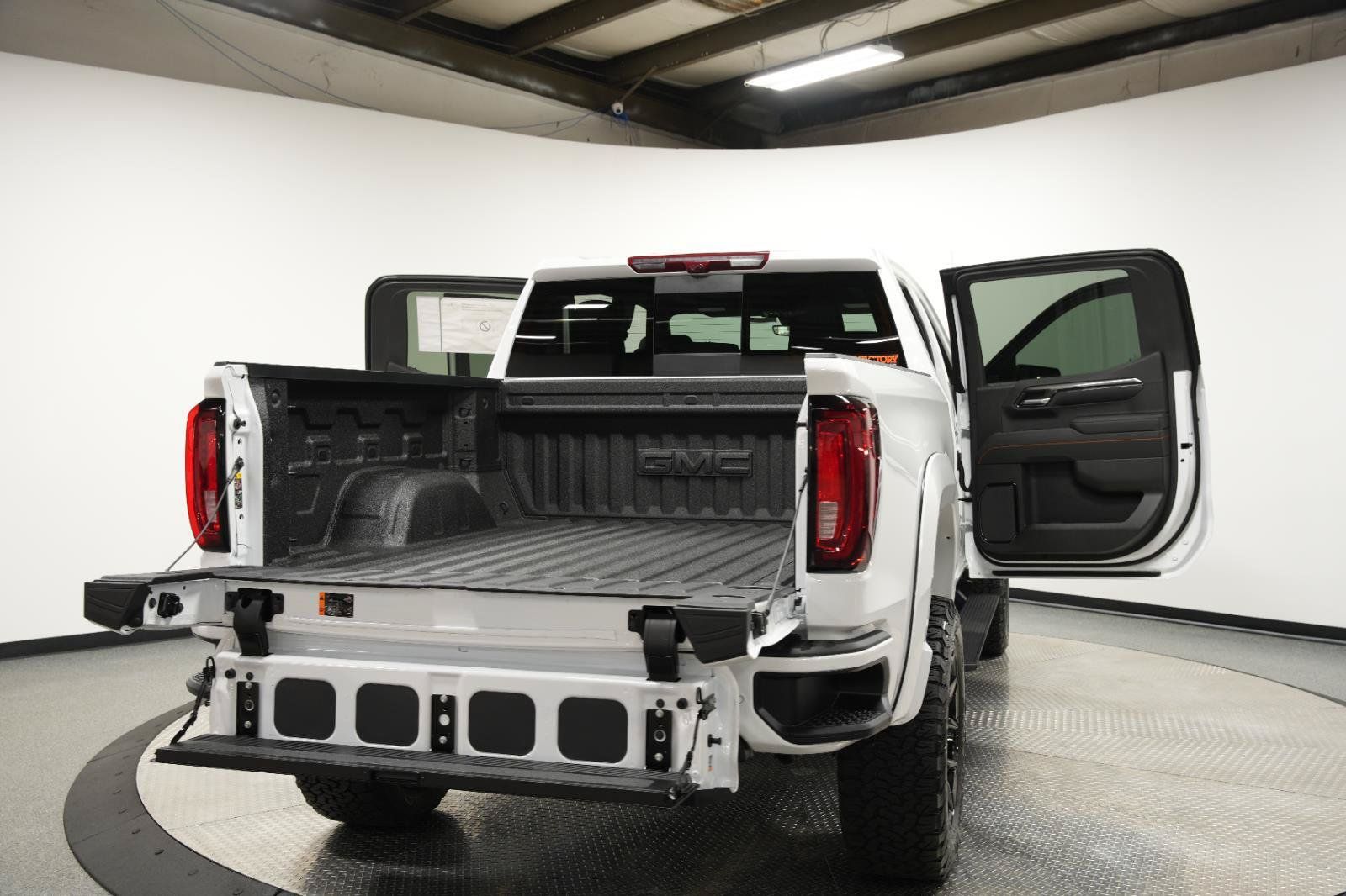 New 2026 GMC Sierra 1500 AT4 w/ AT4 Premium Package AWD/4WD image 13