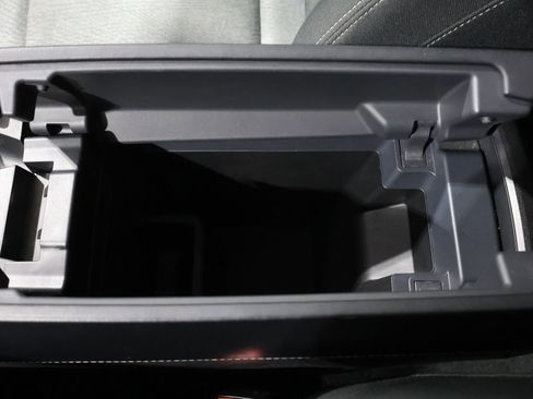 Used 2025 Nissan Rogue SV image 31