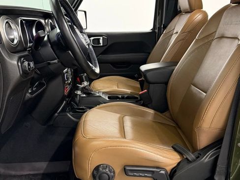 Used 2022 Jeep Wrangler Unlimited Rubicon w/ Dual Top Group AWD/4WD image 16