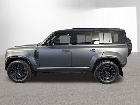 Used 2025 Land Rover Defender 110 AWD/4WD image 28