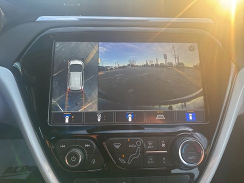 Used 2021 Chevrolet Bolt Premier w/ Infotainment Package image 27
