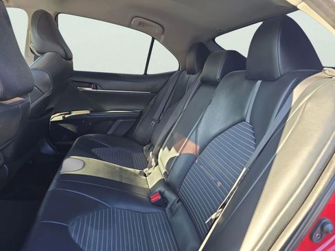 Used 2022 Toyota Camry SE image 11