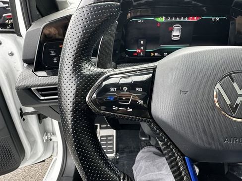 Used 2024 Volkswagen Golf R 2.0T image 27