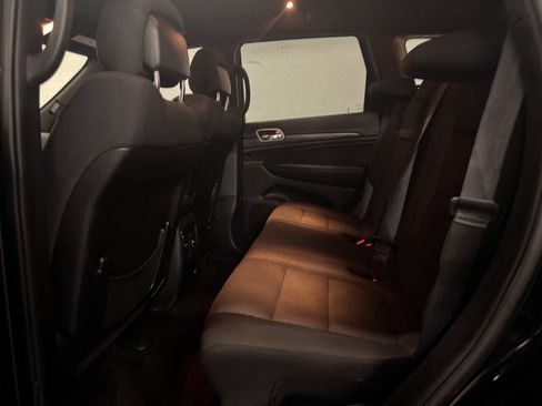 Used 2019 Jeep Grand Cherokee Laredo image 11