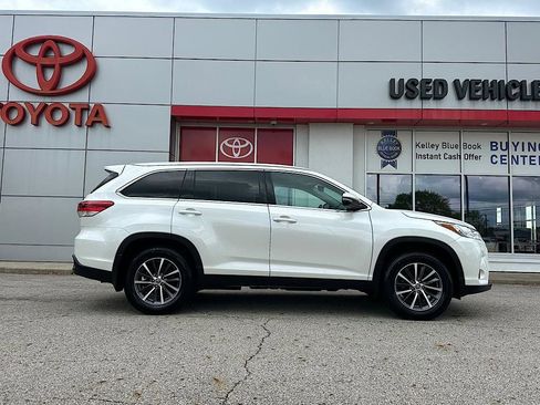 Certified 2019 Toyota Highlander XLE AWD/4WD image 7