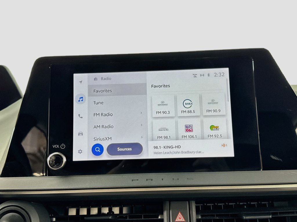 Used 2024 Toyota Prius XLE FWD image 27
