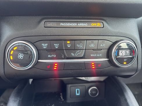 Used 2020 Ford Escape SE image 13