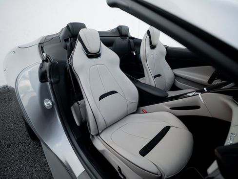 Certified 2024 Ferrari Roma Spider image 6