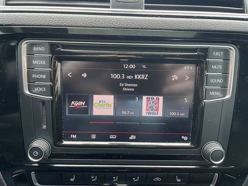 Used 2016 Volkswagen Jetta GLI SE image 21