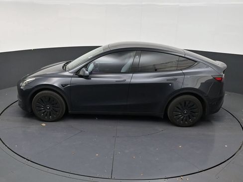 Used 2024 Tesla Model Y Long Range AWD/4WD image 12