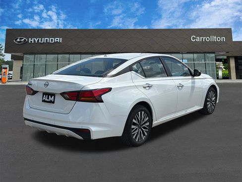 Used 2025 Nissan Altima 2.5 SV FWD image 5