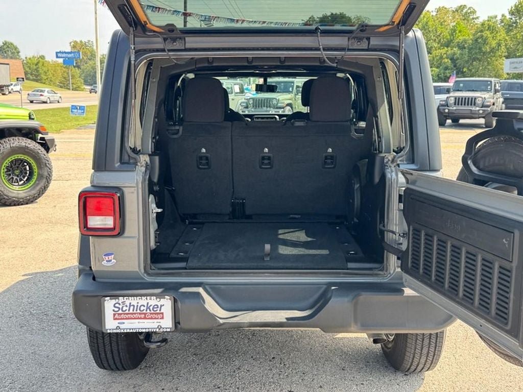 Used 2023 Jeep Wrangler Unlimited Sport AWD/4WD image 5