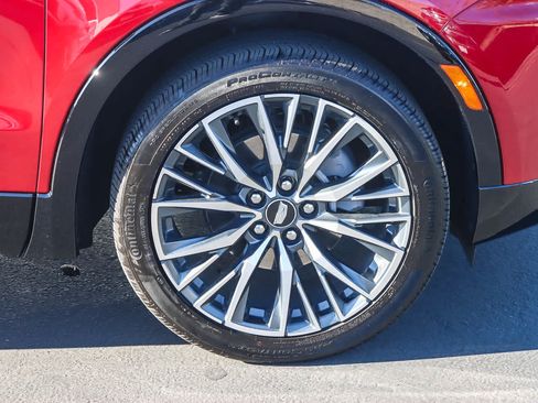 Used 2024 Cadillac XT4 Sport w/ Technology Package image 9