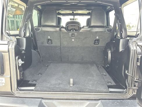 Used 2019 Jeep Wrangler Unlimited Sahara image 22
