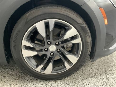 Used 2018 Buick Regal Essence w/ Driver Confidence Package #1 image 12