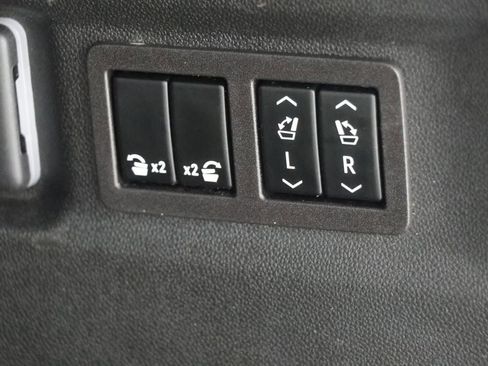 Used 2024 GMC Yukon XL Denali image 35