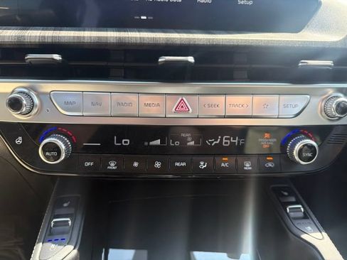 Used 2024 Kia Telluride EX w/ EX Captain's Chair Package AWD/4WD image 36