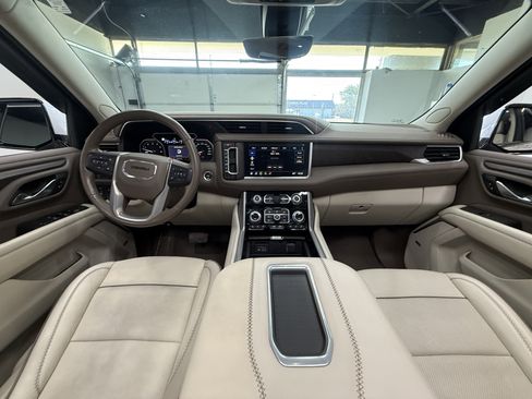 Used 2021 GMC Yukon XL Denali w/ Denali Ultimate Package AWD/4WD image 13