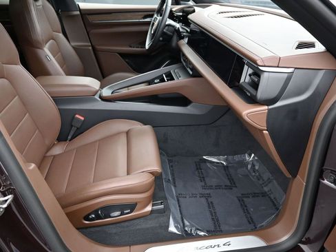 Used 2025 Porsche Macan 4 Electric image 29