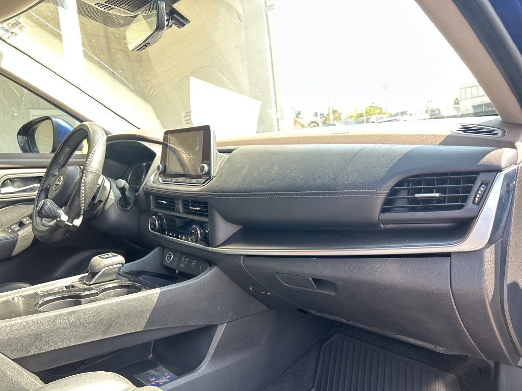 Used 2023 Nissan Rogue SV w/ SV Premium B Package FWD image 15