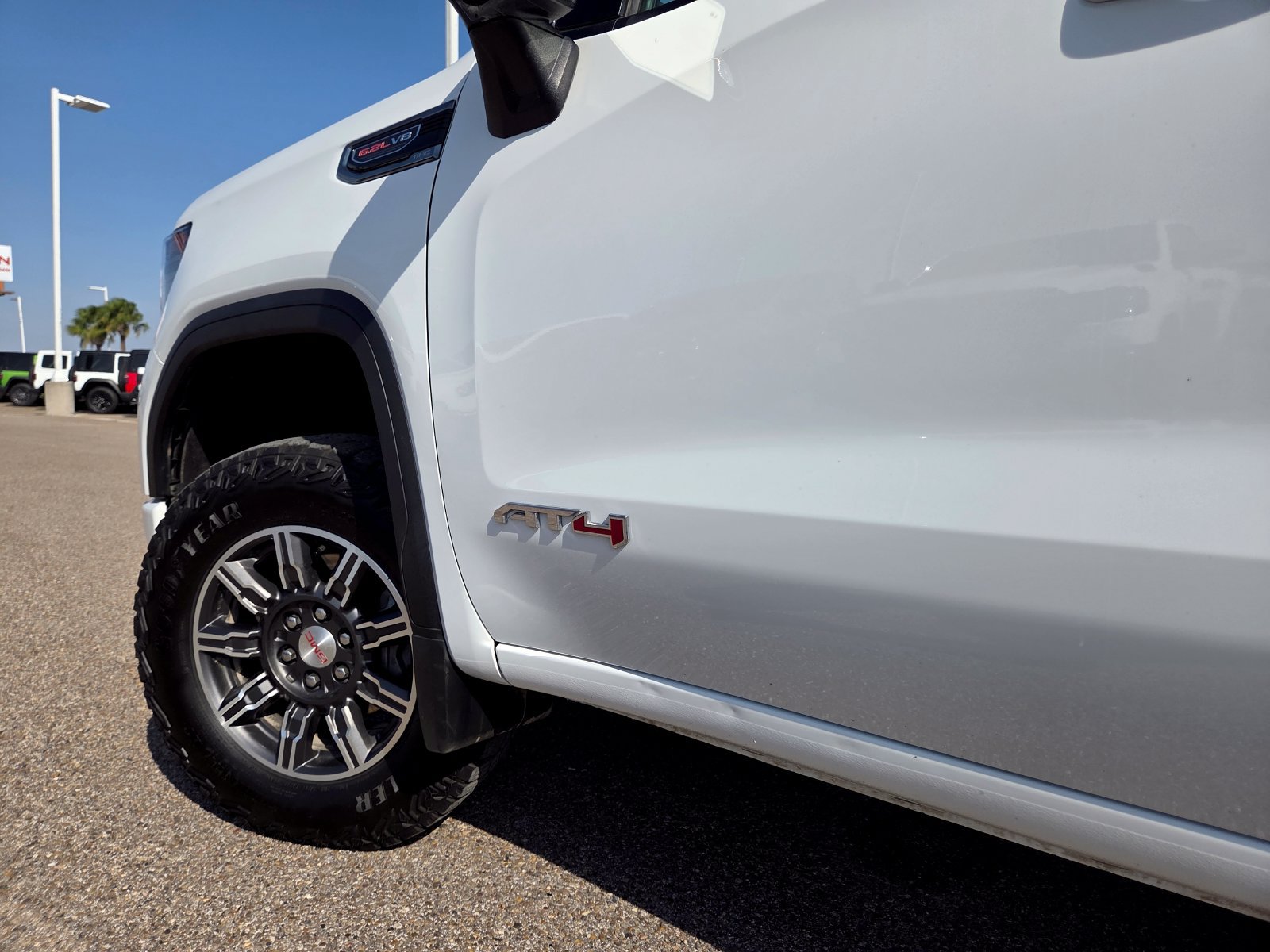 Used 2025 GMC Sierra 1500 AT4 AWD/4WD image 15