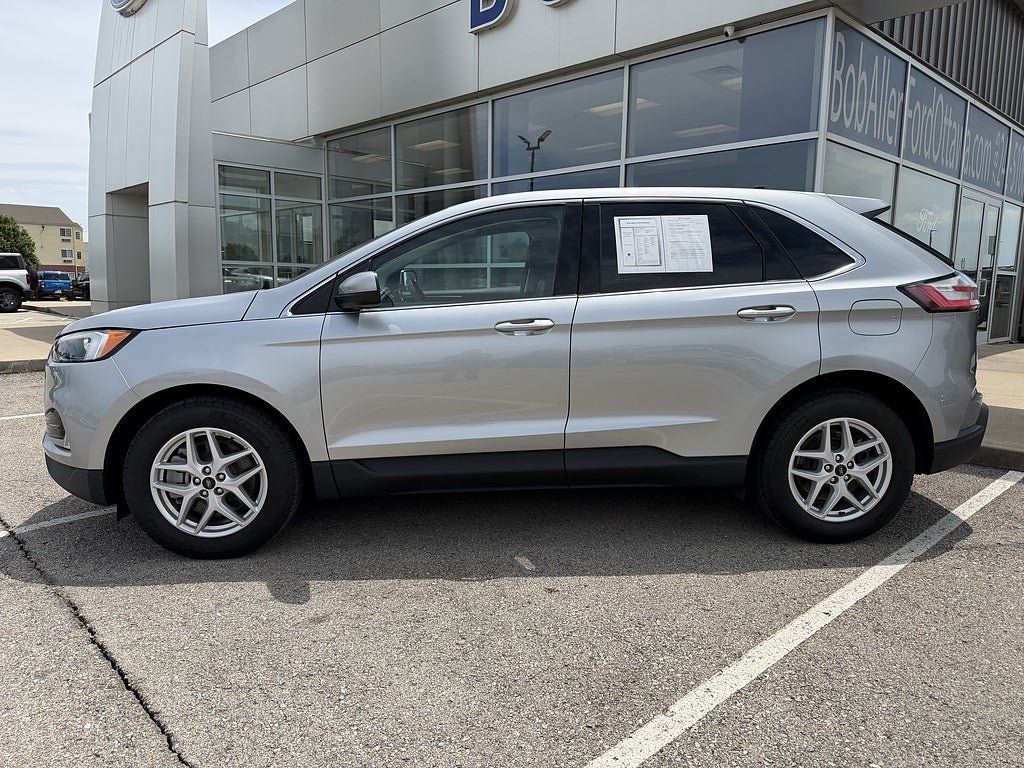 Used 2023 Ford Edge SEL w/ Convenience Package AWD/4WD image 2
