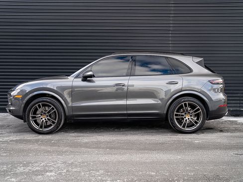 Certified 2021 Porsche Cayenne image 2
