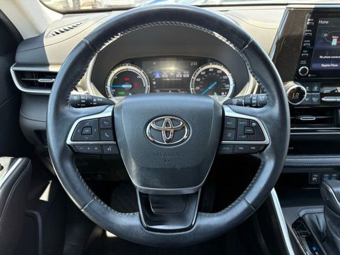 Used 2022 Toyota Highlander XLE image 15