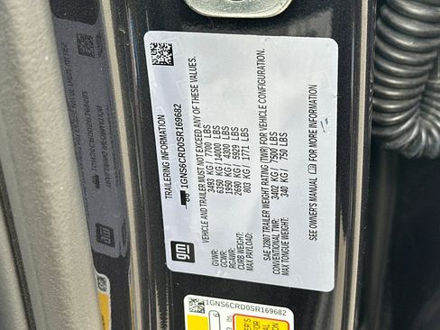 Used 2025 Chevrolet Suburban LT AWD/4WD image 31