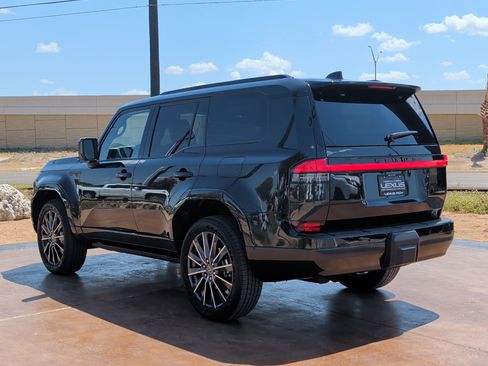 Used 2026 Lexus GX 550 w/ Accessory Package (2T) AWD/4WD image 4