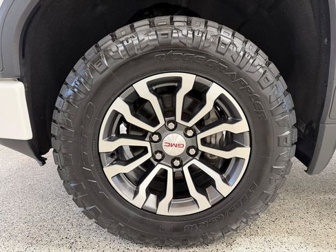 Used 2019 GMC Sierra 1500 AT4 w/ AT4 Premium Package AWD/4WD image 9