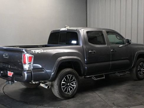 Used 2020 Toyota Tacoma TRD Sport w/ Technology Package RWD image 5