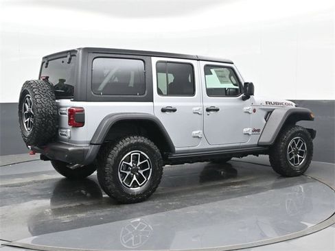 Used 2024 Jeep Wrangler Unlimited Rubicon w/ Capability Package image 4
