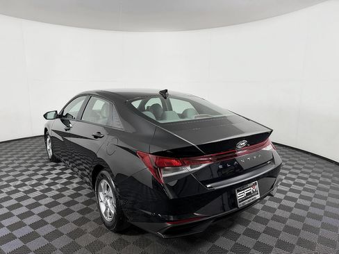 Used 2022 Hyundai Elantra SE FWD image 15