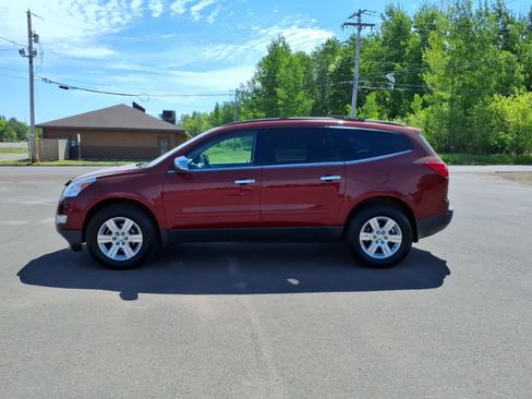 Used 2011 Chevrolet Traverse LT w/ Personal Connectivity Package FWD image 2