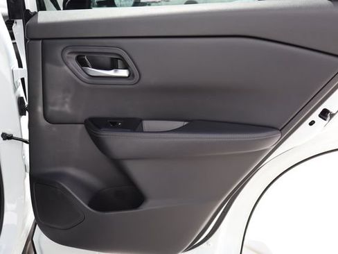 Used 2024 Nissan Rogue SV FWD image 28