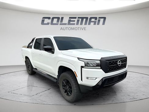 Used 2023 Nissan Frontier SV w/ Midnight Edition Package AWD/4WD image 3