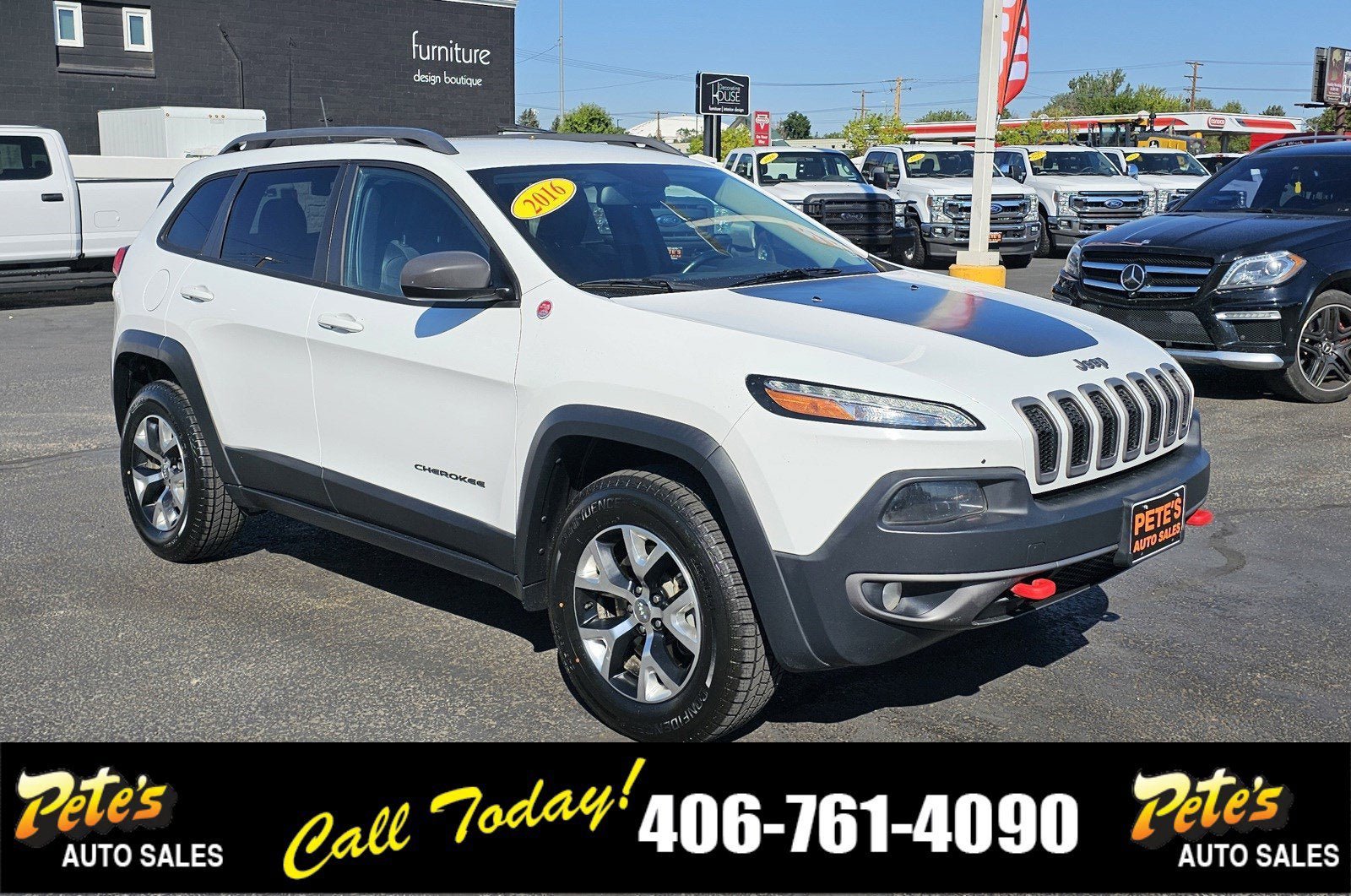 Used 2016 Jeep Cherokee Trailhawk AWD/4WD image 6