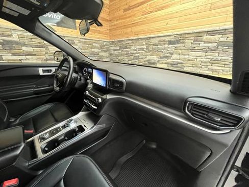Used 2020 Ford Explorer XLT w/ Equipment Group 202A AWD/4WD image 13