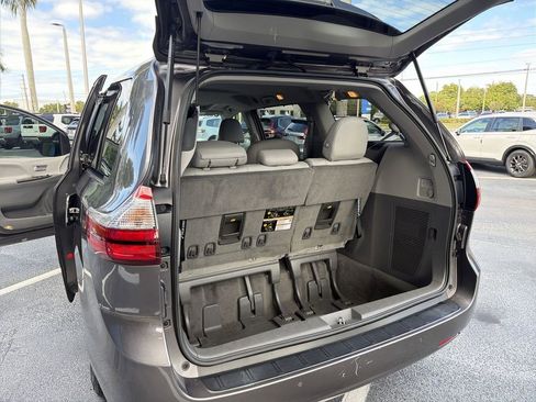 Used 2019 Toyota Sienna XLE w/ XLE Navigation Package image 28