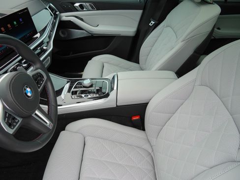 Certified 2025 BMW X5 M60i AWD/4WD image 11