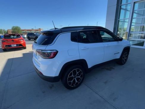 Used 2025 Jeep Compass Limited AWD/4WD image 2