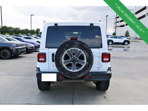 Used 2018 Jeep Wrangler Unlimited Sahara AWD/4WD image 7