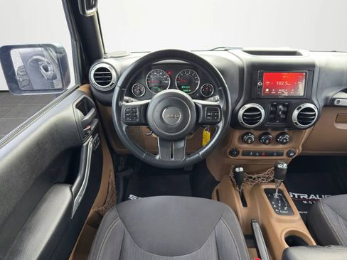 Used 2016 Jeep Wrangler Unlimited Sahara w/ Connectivity Group AWD/4WD image 15
